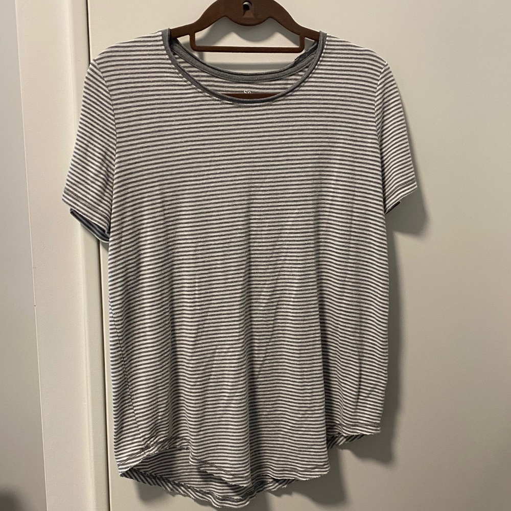 So gray and white striped t shirt